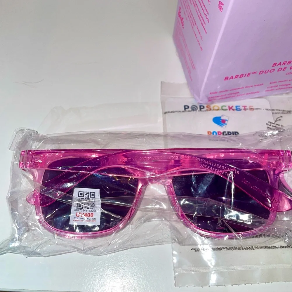 Barbie x Evereden Skincare Set Friendship Bracelets Popgrip sunglasses & Tote